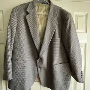Howard Knight Blue and Tan Houndstooth Men’s Suit
